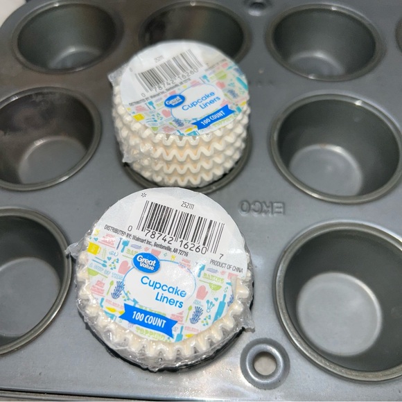 2 Mini cupcake pans with 200 paper liners Ekco & no brand pan 10" x 7.75" used - Picture 8 of 12